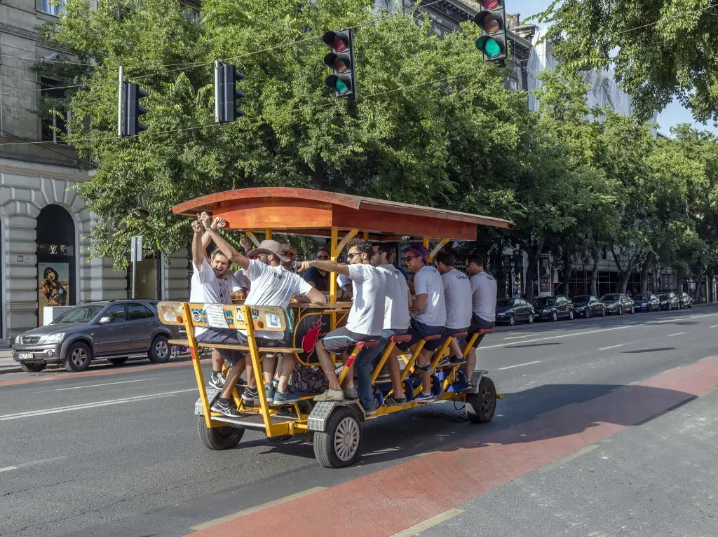 groep op bierfiets Aperoller Borgloon